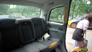 ���नावट टॅक्सी मीना मोरेनो एक टॅक्सी मध्ये fucked