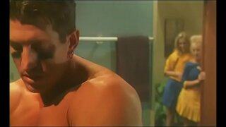 Похотливые жанкүйер бойжеткендер Калли Кокс және Эйприл трахаются киім ілетін орындағы Похотливые жанкүйер бойжеткендер Калли Кокс және Эйприл трахаются киім ілетін орындағы