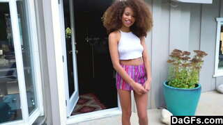 Dagfs - يونغ فاتنة الأبنوس الحصول على فرصة لها أن يمارس الجنس بعنف